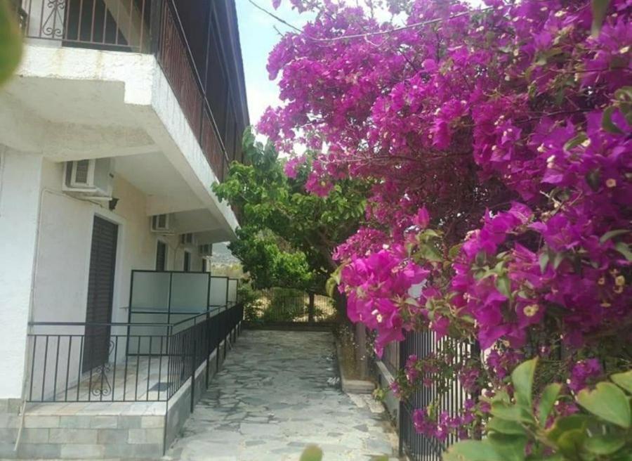 Yfantis Sakis Apartment'S Ερατεινή Εξωτερικό φωτογραφία